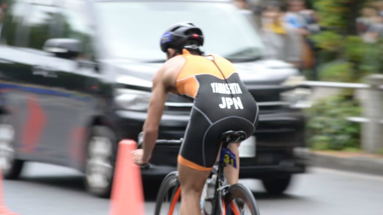 バイクと自転車の制動距離