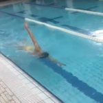 水泳初心者がクロールを上手に泳ぐためのドリル練習「ストレートアーム」